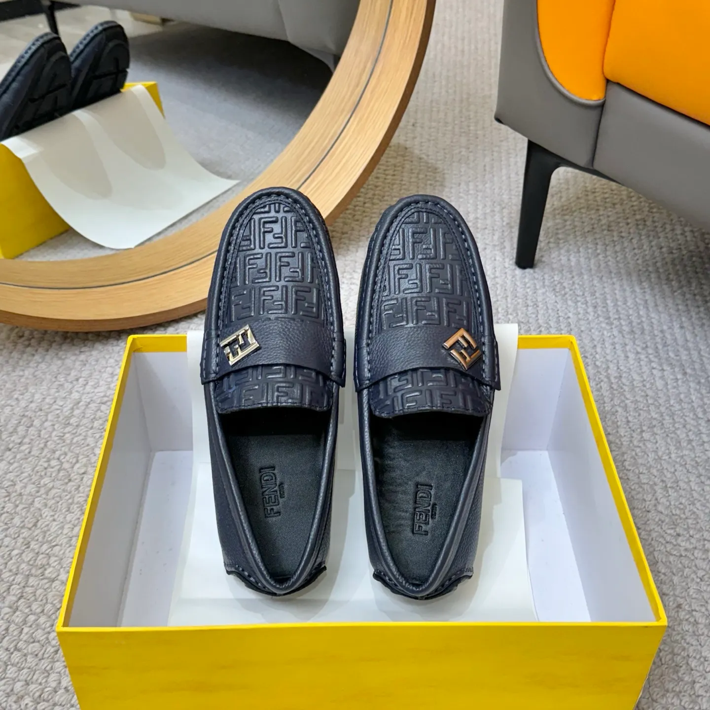 Men's shoes 💰420 [FENDI Fendi] 2⃣️0⃣️2⃣️5️⃣New Milan men's fashion lazy catwalk style ✅ fashionable casual beanie shoes, imported calfskin fabric, super smooth texture, sweat-absorbent and breathable, (sheepskin lining). Metal LOGO on the shoe body, Medusa avatar, irregular avatar, high-end craftsmanship logo✅ French Loft set foot design style 👟Low-key and elegant, great on-foot effect... Men's shoe size: 38-46 (4-12)